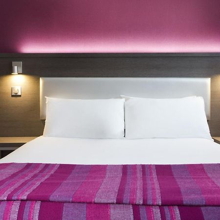 Hotel Des Pavillons Paris Room photo